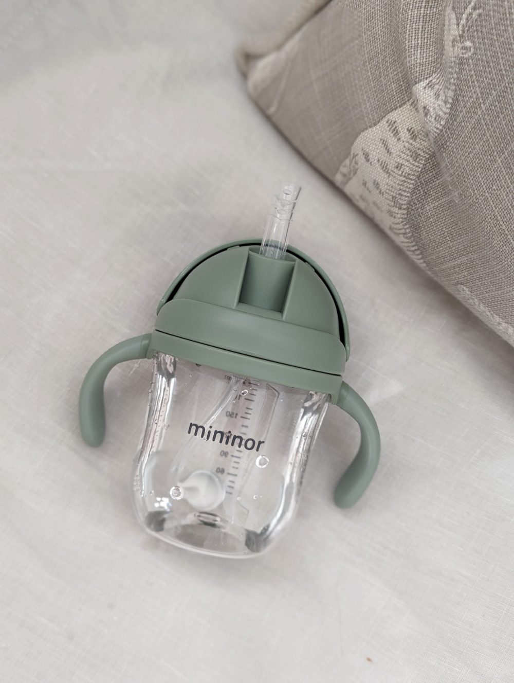 Mininor szívószálas itatópohár 330 ml (Szín: moha)