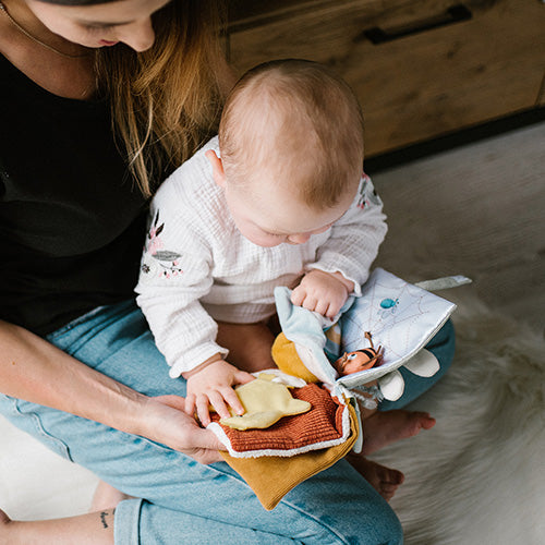 BabyOno NATURE fejlesztő szenzoros könyv