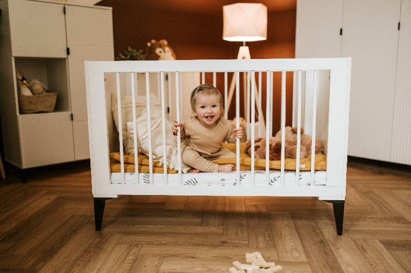 KLUPS Mia babaágy 120 × 60 cm – fehér–fekete