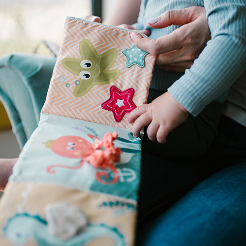 BabyOno UNDER THE SEA fejlesztő kontrasztos szenzoros könyv