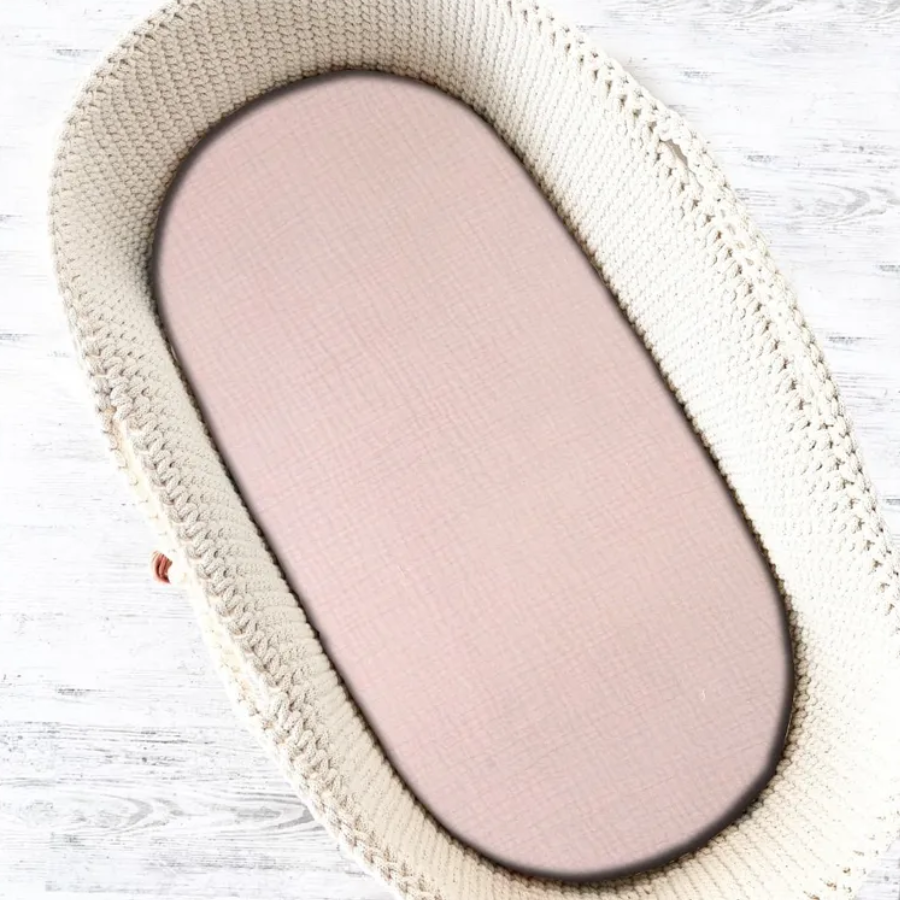 MIMINU gumis pamut muszlin babakocsi- és mózeskosárlepedő 80 × 35 cm – Púderrózsaszín
