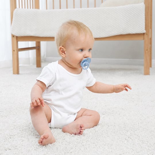 Mombella szimmetrikus szilikon cumi tárolótokkal – Ice Blue, 0 hó+
