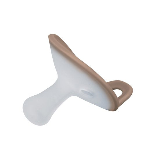Mombella ultrakönnyű szimmetrikus szilikon cumi tárolótokkal – Mocha Mousse, 0 hó+