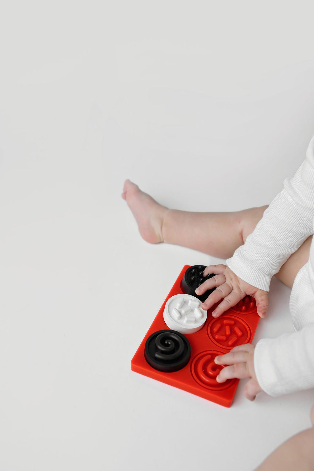 MOM'S CARE kontrasztos szenzoros formabedobó játék – 4 részes