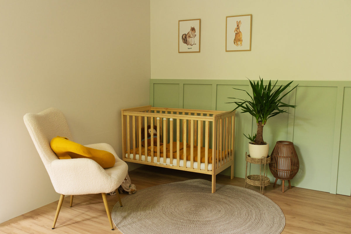 KLUPS Iwon átalakítható babaágy leesésgátlóval, 120 × 60 cm – natúr fenyő