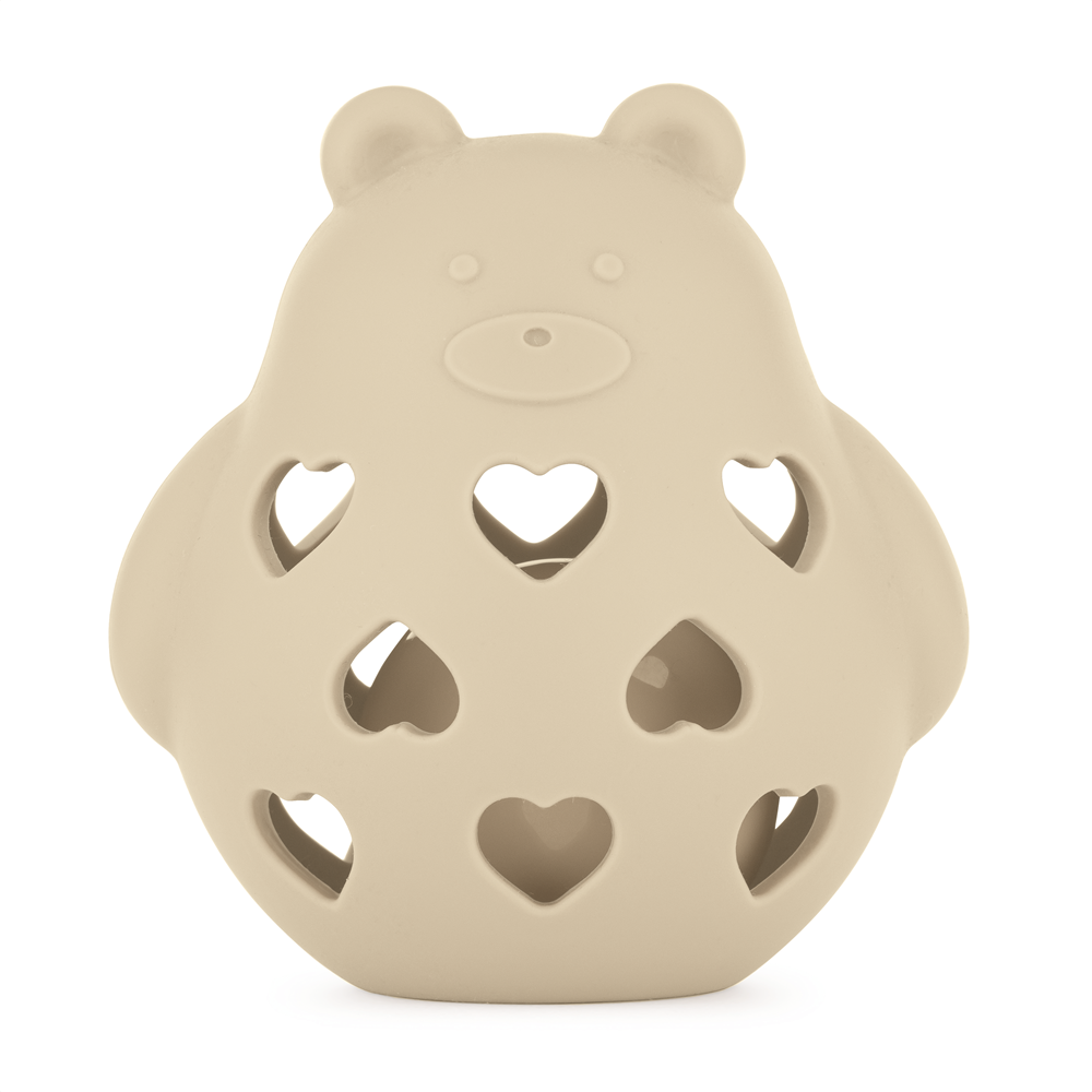 PETITE&MARS Bear Basil szilikon rágóka és csörgő – Desert Sand – 0 hó+