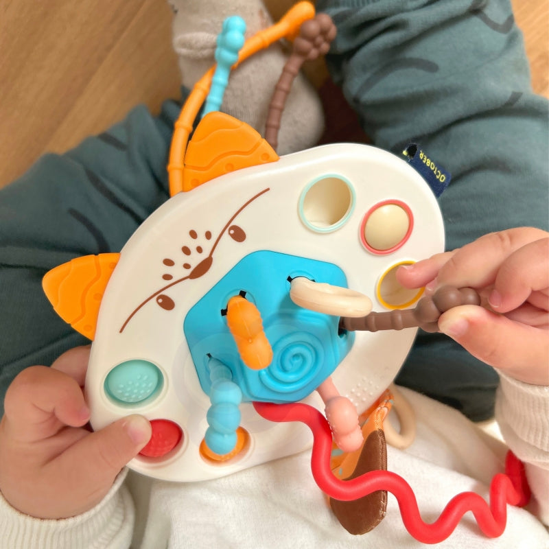 WOOPIE Montessori rókás szenzoros fejlesztőjáték és rágóka húzható zsinórokkal