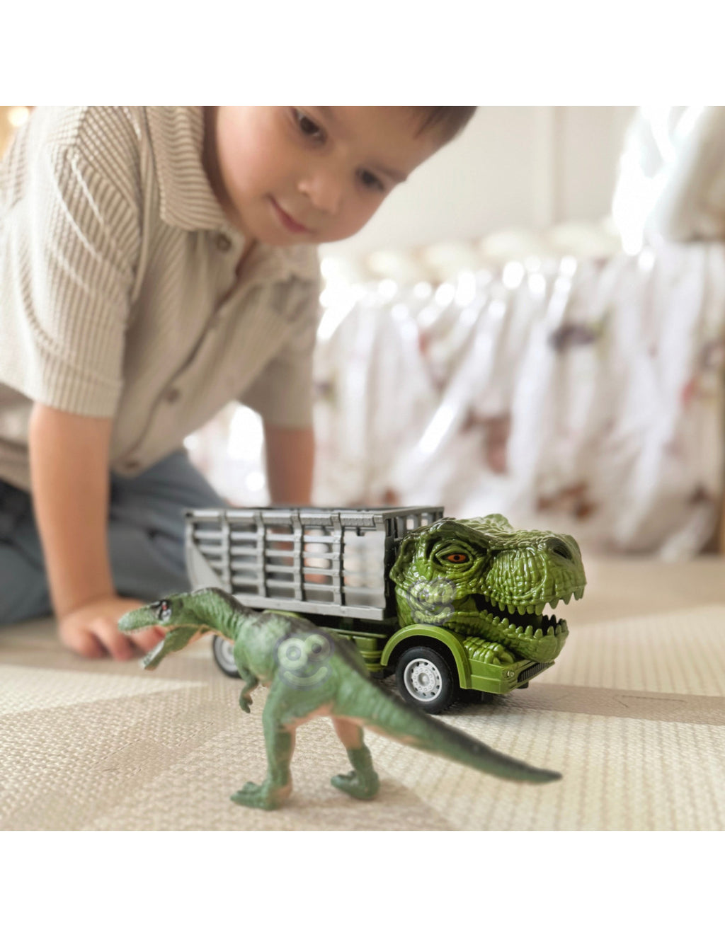 WOOPIE távirányítós dinoszauruszos teherautó világítással és dinoszauruszfigurával – Zöld