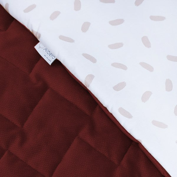 ALBERO MIO Velvet Kids kétoldalas babatakaró párnával – Piros – 75×100 cm