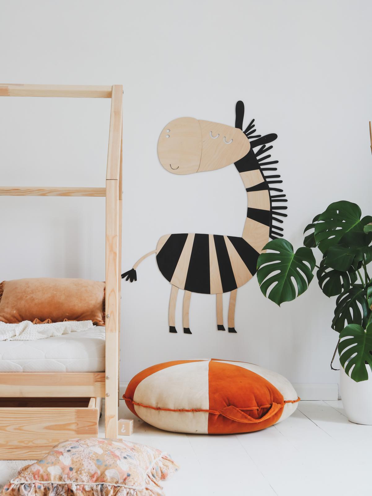 Cut It Now kézzel festett fa zebra faldekoráció – Szafari kollekció