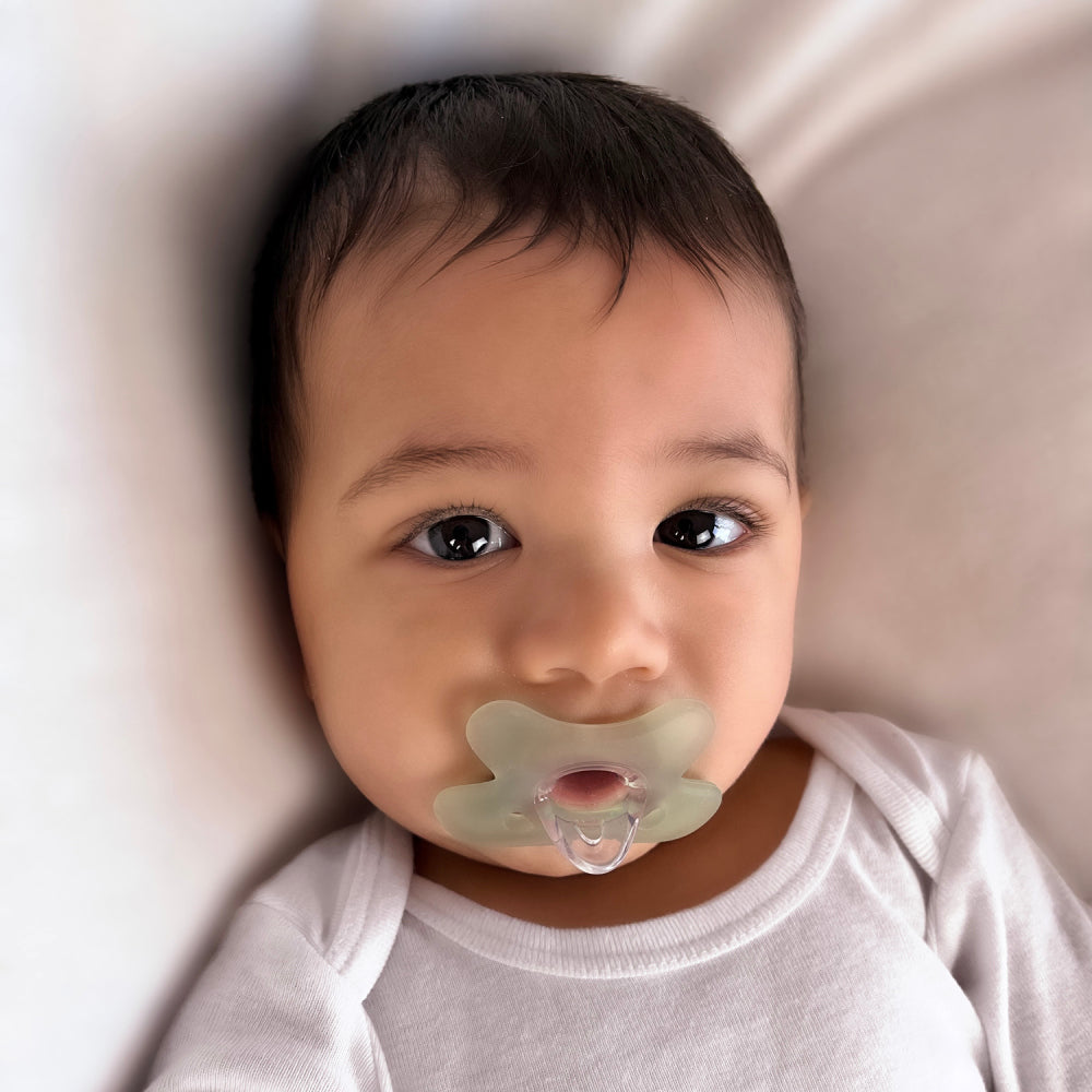 Canpol babies Szimmetrikus 100% szilikon cumi 0-6hó 1 db zöld