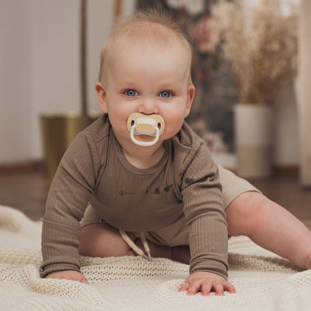 Canpol babies Szilikon szimmetrikus cumi szett MOUNTAINS 18hó+ 2db sárga