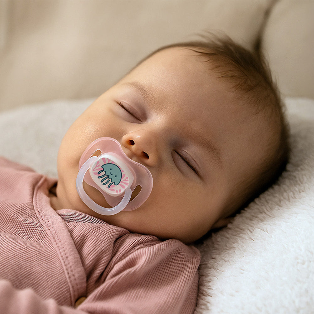 Canpol babies Világító szilikon cseresznye alakú cumi LOVE&SEA 0-6 hó 1db