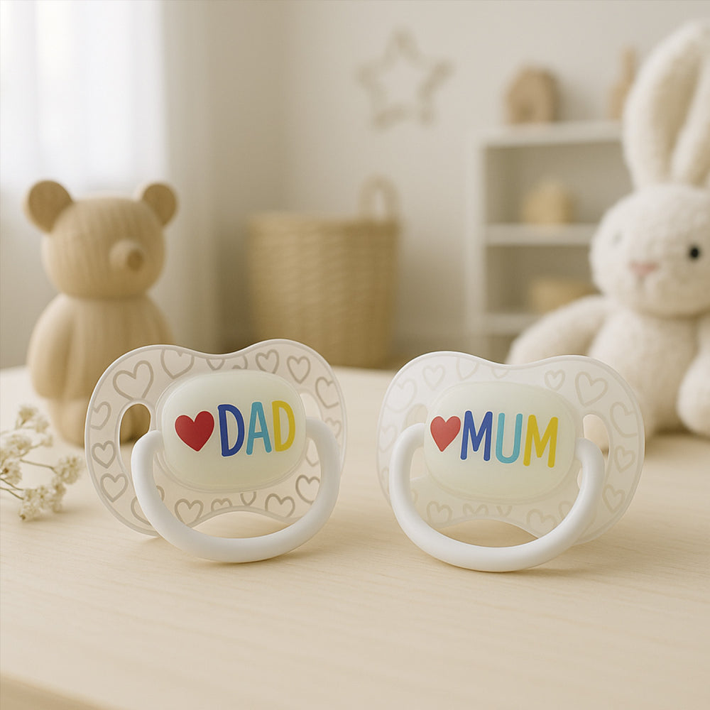 Canpol babies Világító Szilikon szimmetrikus cumi LOVE MUM&DAD 0-6hó 2db
