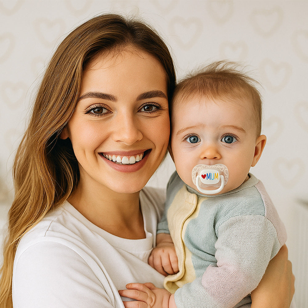Canpol babies Világító Szilikon szimmetrikus cumi LOVE MUM&DAD 0-6hó 2db