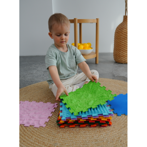 Ortek Dinoszauruszok Puzzle 10 elemből álló masszázs szőnyeg + 6 Háromszögű puzzle elem