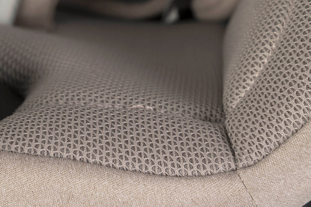 EasyGo BUZ XTD dönthető autós hordozó 40–87 cm – Taupe