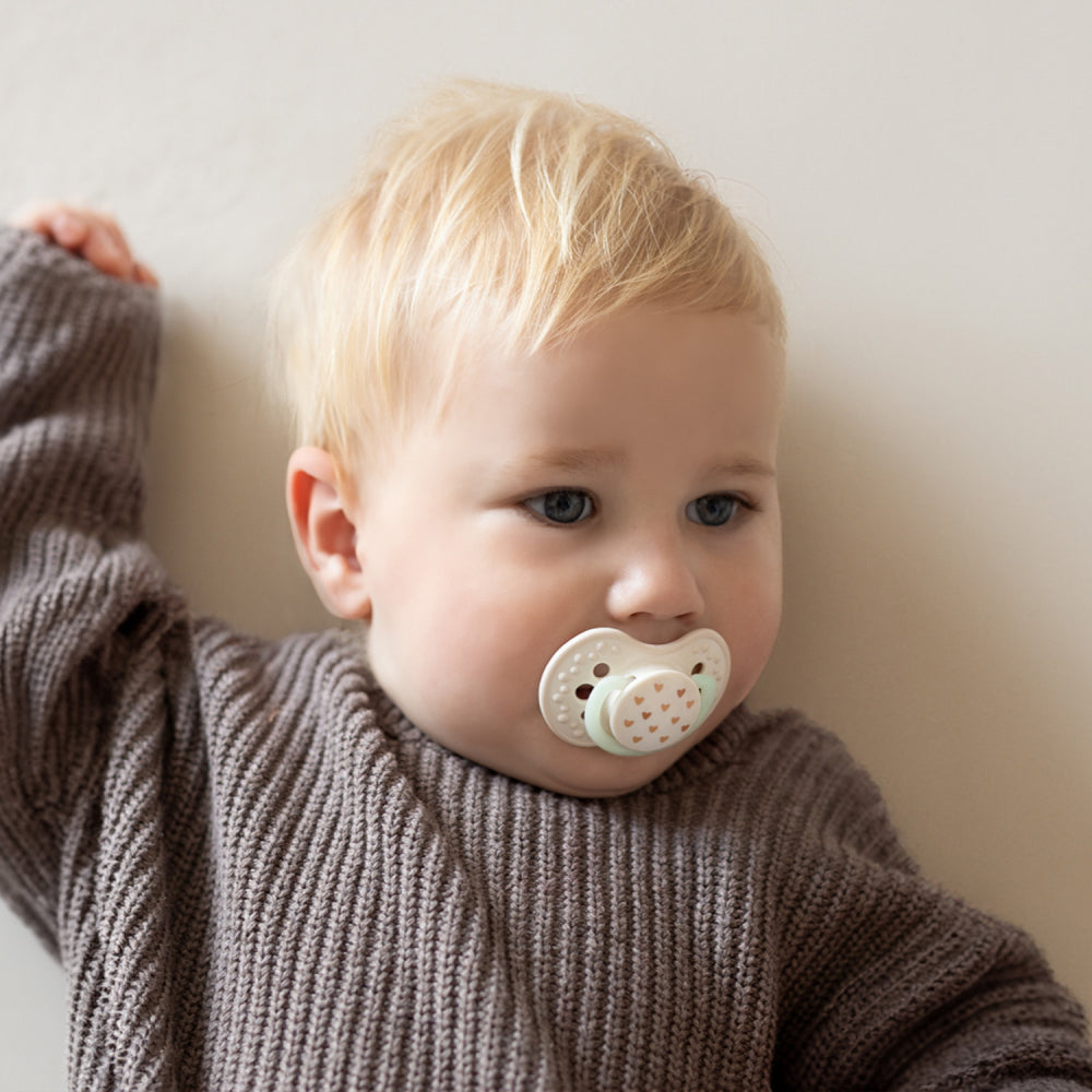 LOVI világító dinamikus szilikon cumi TEDDY LOVE 0–6 hó 2 db