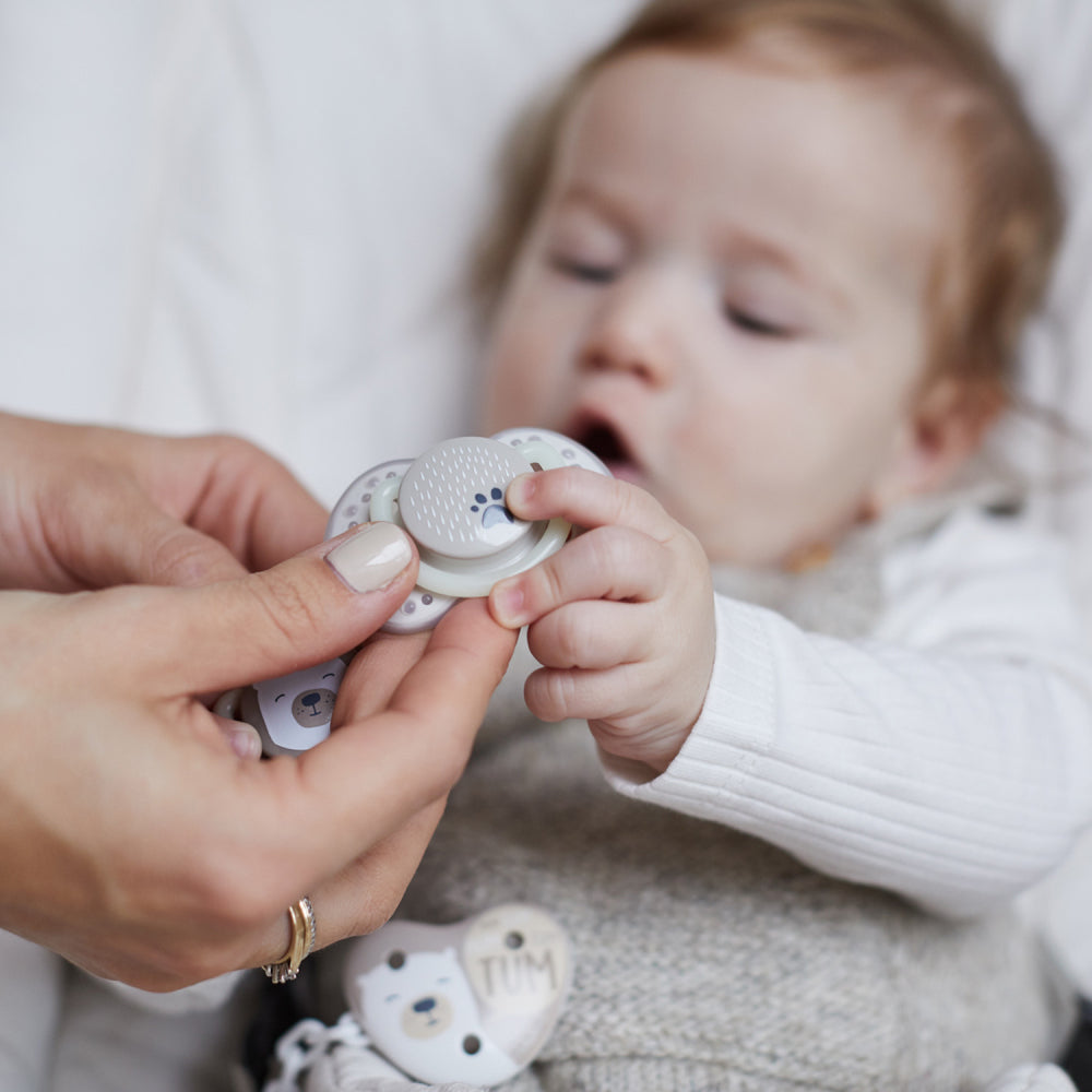 LOVI Világító szilikon dinamikus cumi BUDDY BEAR 6-18hó 2 db